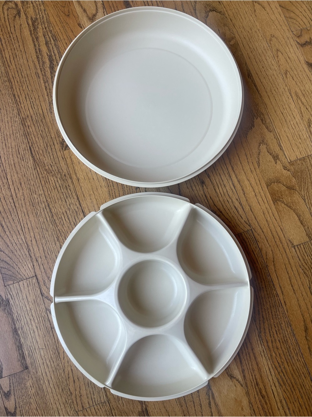 Tupperware Party Tray with Lid 1665-3 Vintage Serving Center Veggie Tray